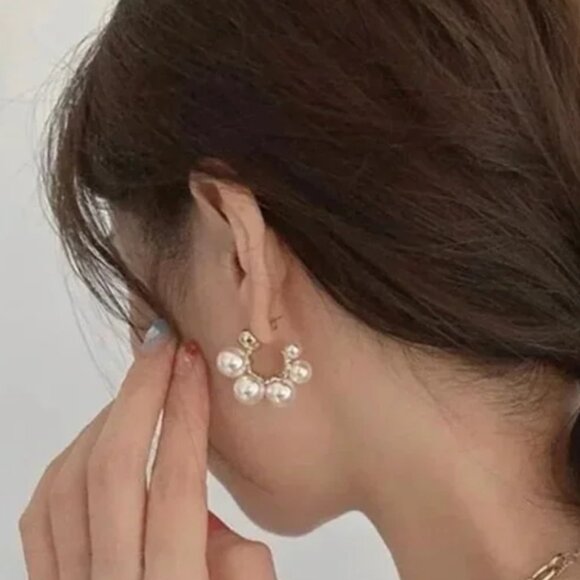 Luxury Pearl Gold Mini Hoop Statement Minimalist Dainty Earrings - Picture 5 of 6